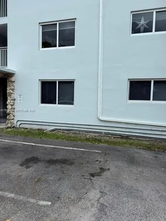 $2,200 | 2430 Northeast 135th Street, Unit 102, North Miami, FL 33181