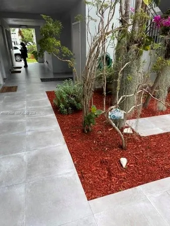 $2,200 | 2430 Northeast 135th Street, Unit 102, North Miami, FL 33181