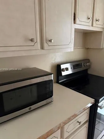$2,200 | 2430 Northeast 135th Street, Unit 102, North Miami, FL 33181