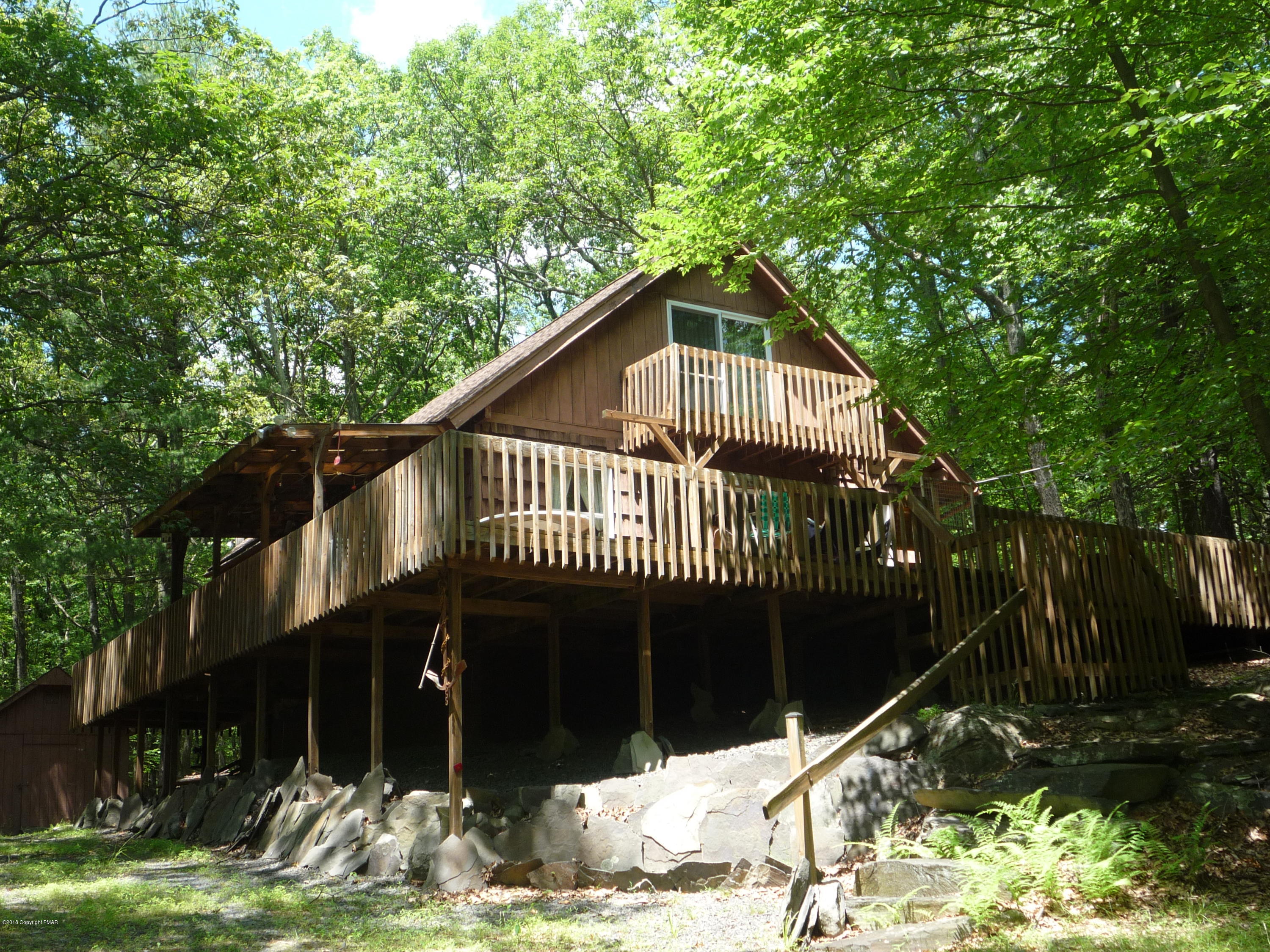 696 Chickadee Lane Bushkill, PA 18324 - Photo 1 of 25 Street vuew