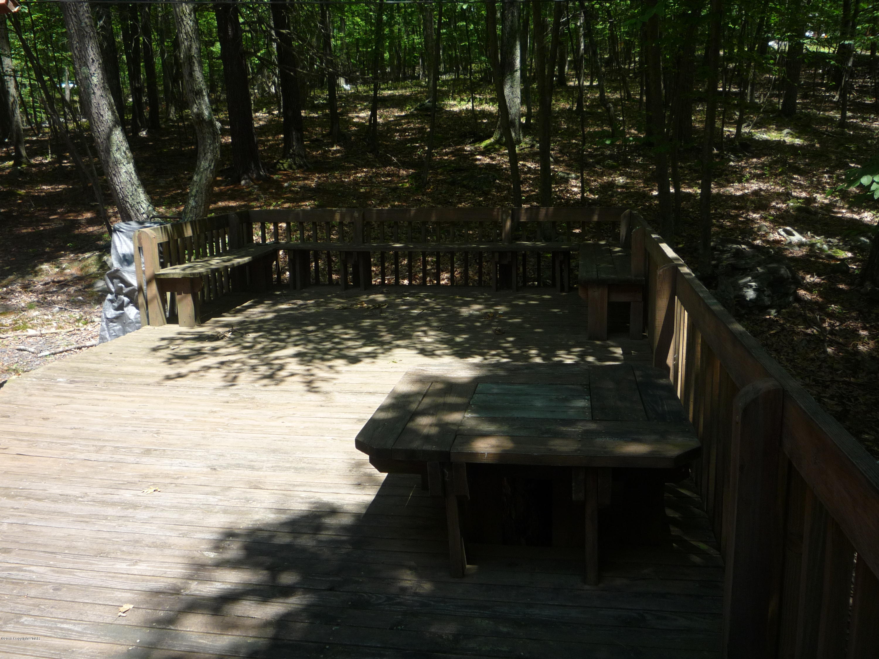 696 Chickadee Lane Bushkill, PA 18324 - Photo 16 of 25 Deck