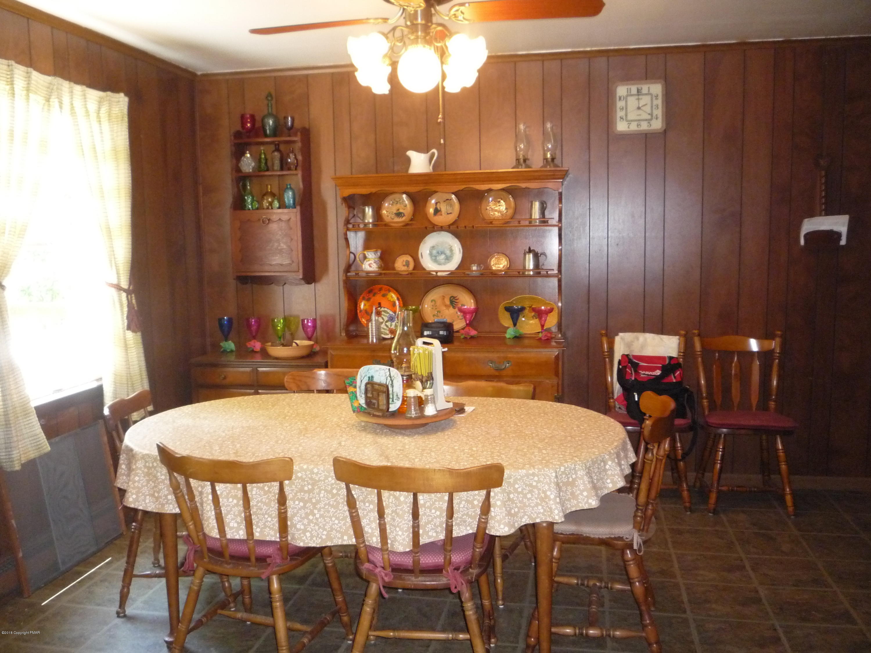 696 Chickadee Lane Bushkill, PA 18324 - Photo 4 of 25 Dining area