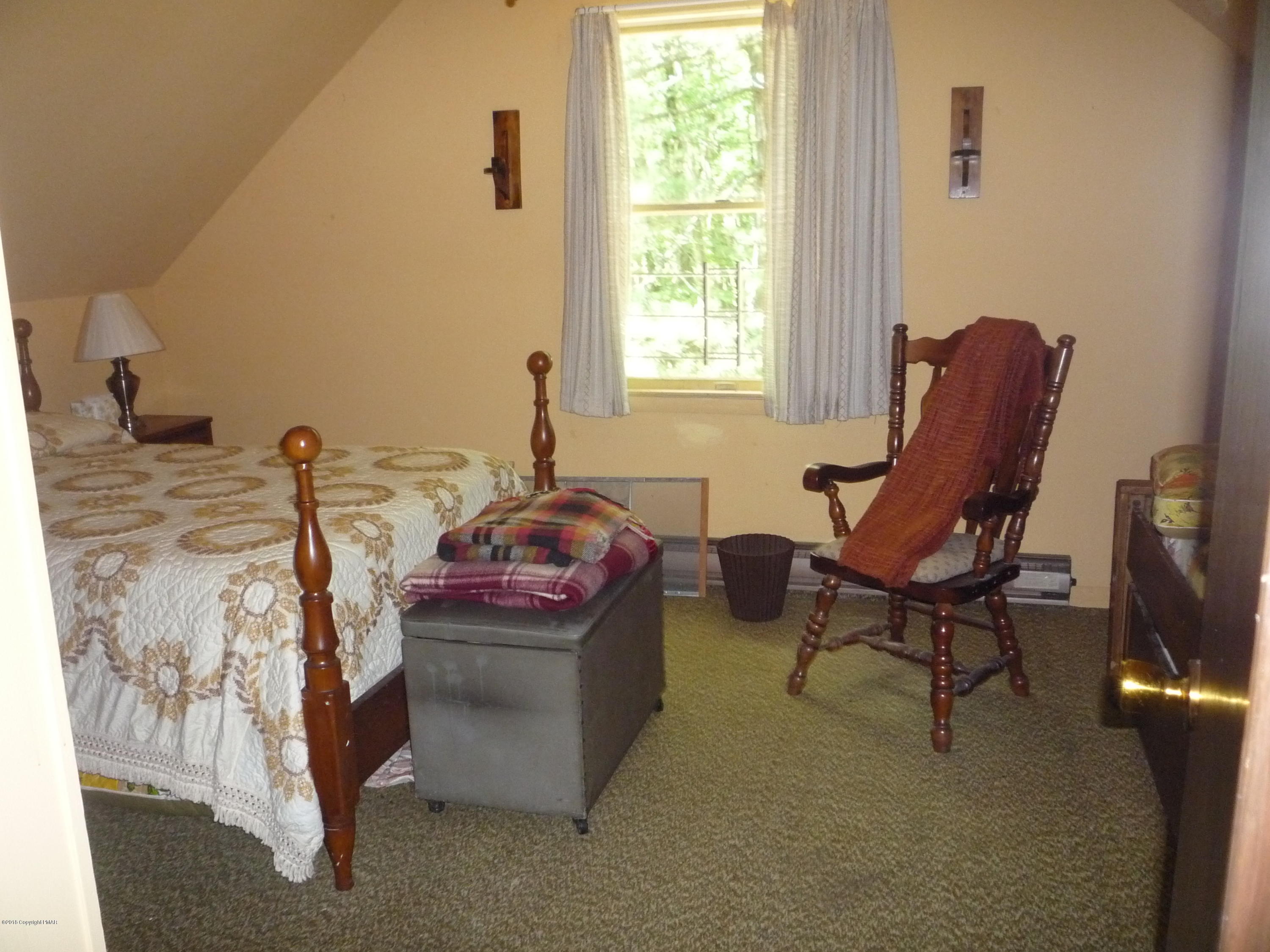 696 Chickadee Lane Bushkill, PA 18324 - Photo 8 of 25 Bedroom 3