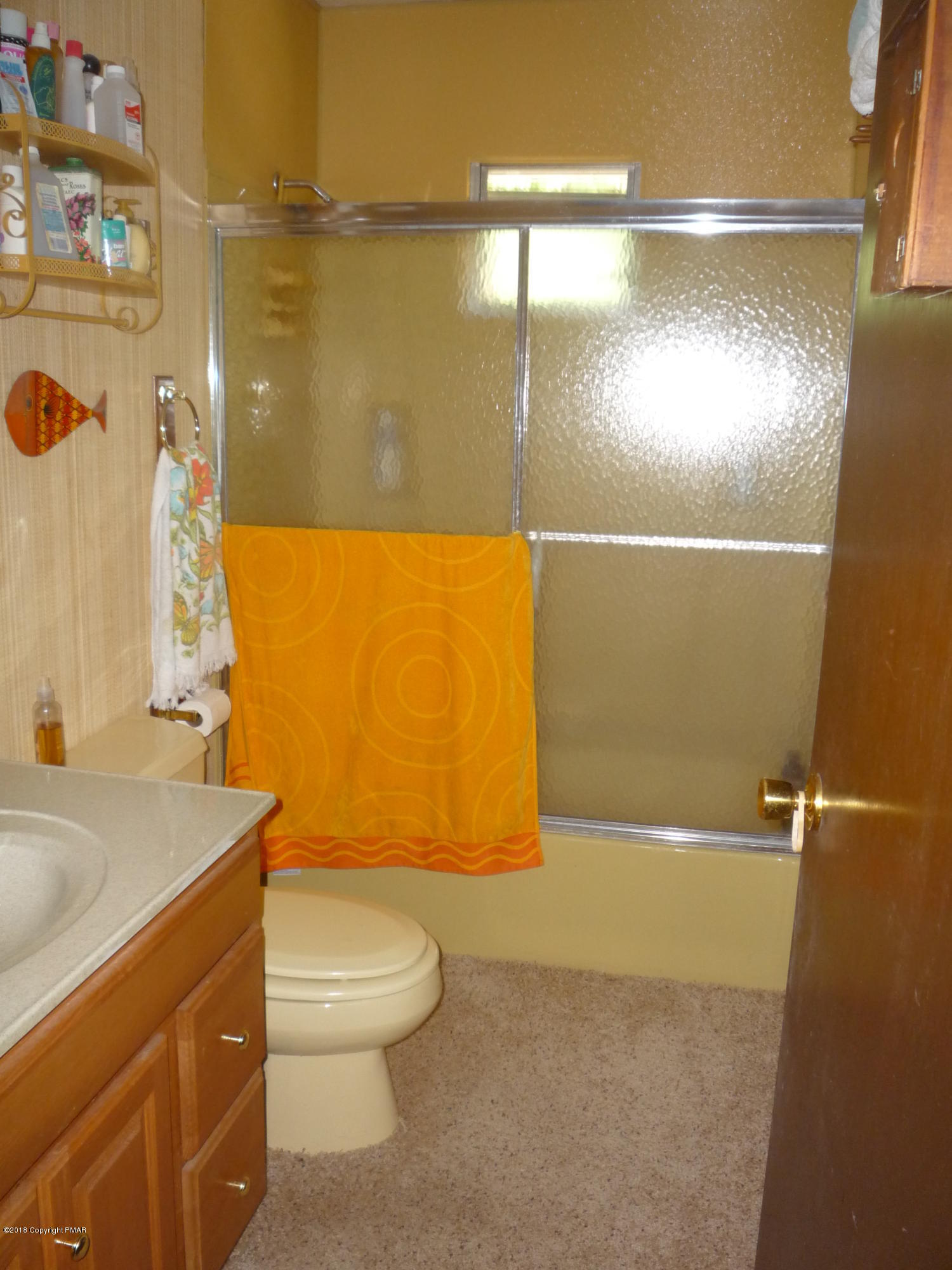 696 Chickadee Lane Bushkill, PA 18324 - Photo 10 of 25 Bath