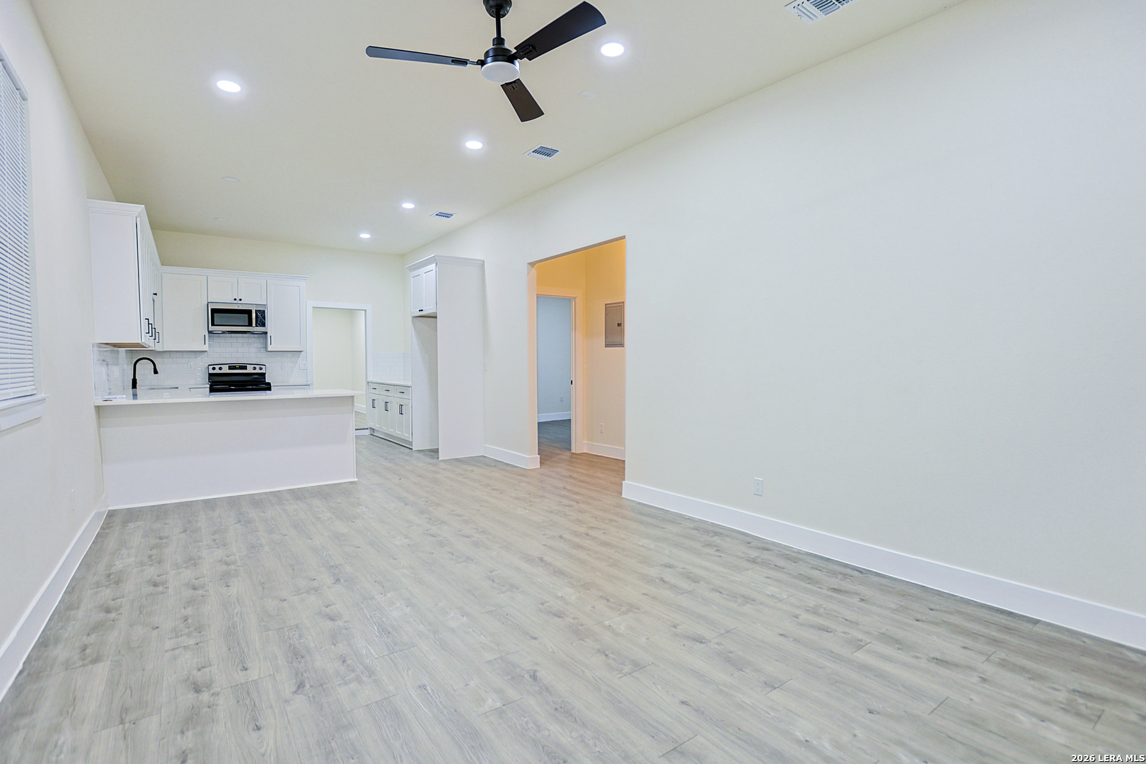 535 Austin Street Pleasanton, TX 78064 - Photo 6 of 17
