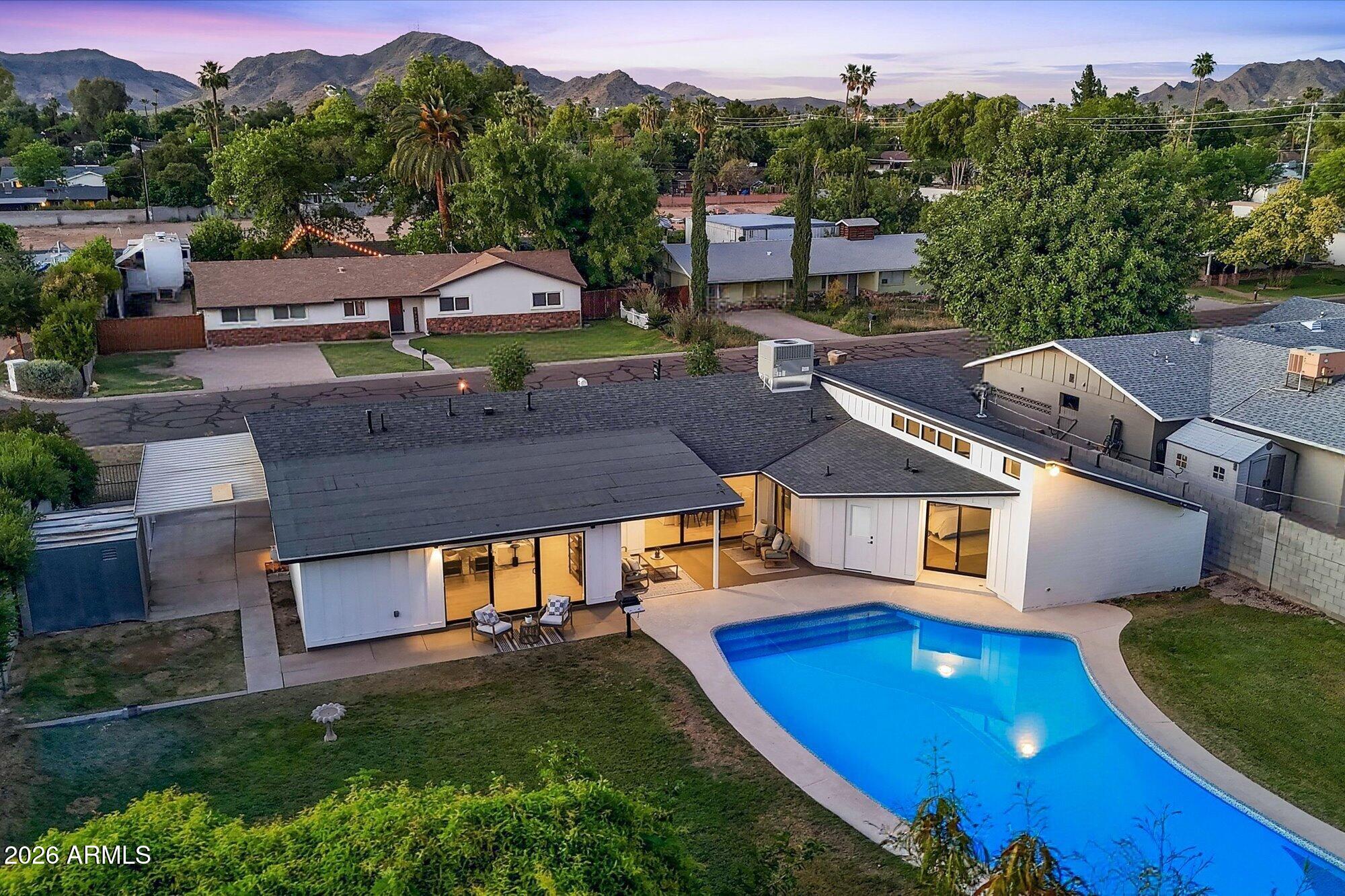 325 West Loma Lane Phoenix, AZ 85021 - Photo 2 of 30 Lush, oversized backyard with Pool