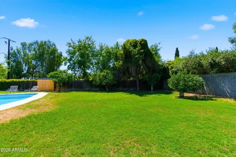 a view of a garden and basketball court
