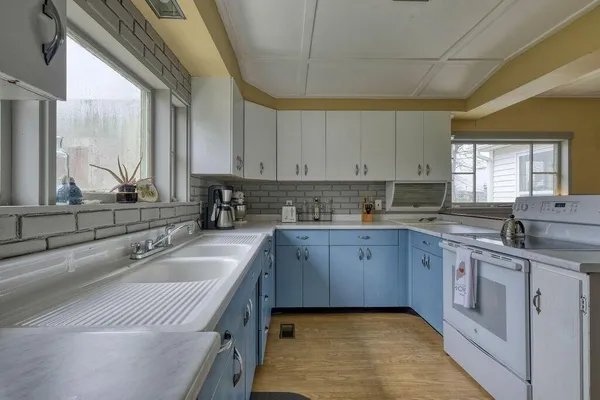 $237,000 | 7 North Main Street, Stonington, ME 04681