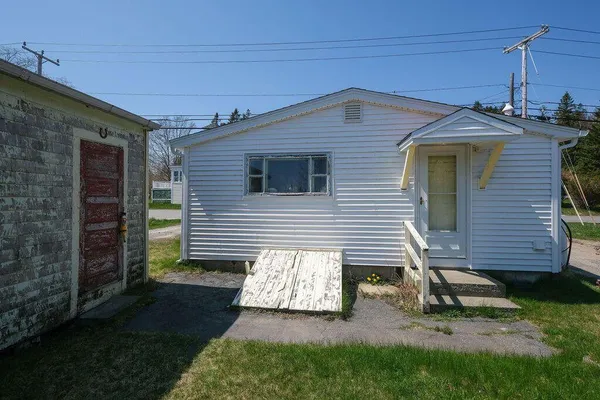 $237,000 | 7 North Main Street, Stonington, ME 04681