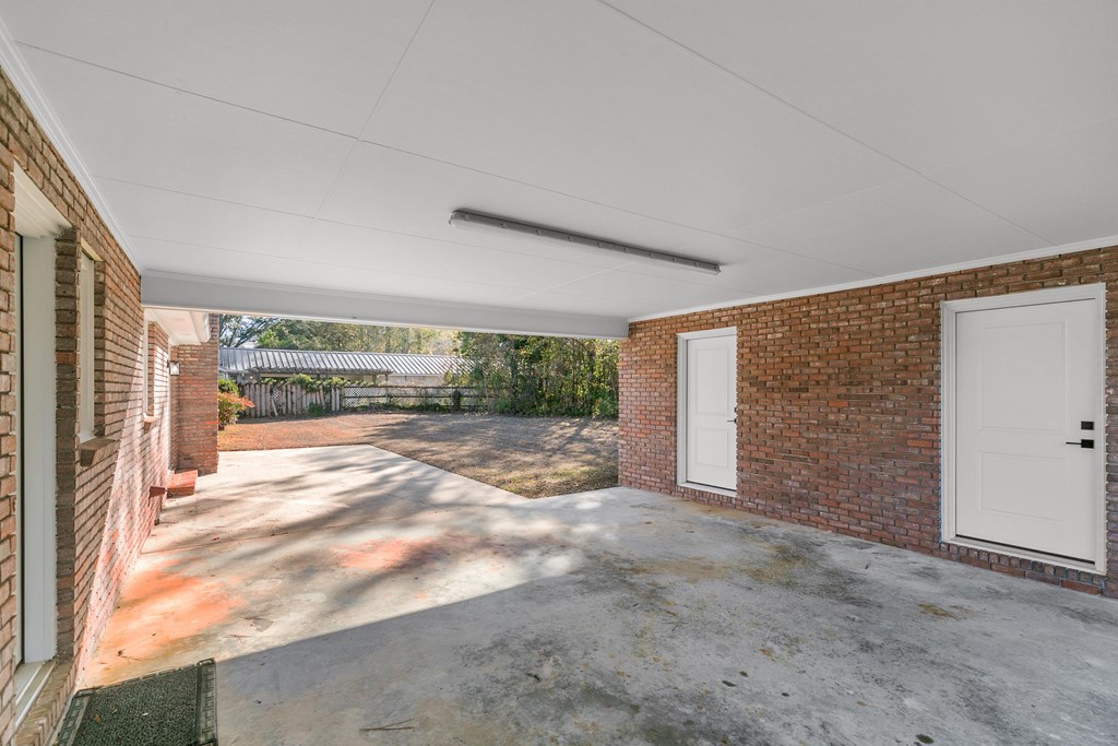 1107 Deerpath Road Dothan, AL 36303 - Photo 4 of 39