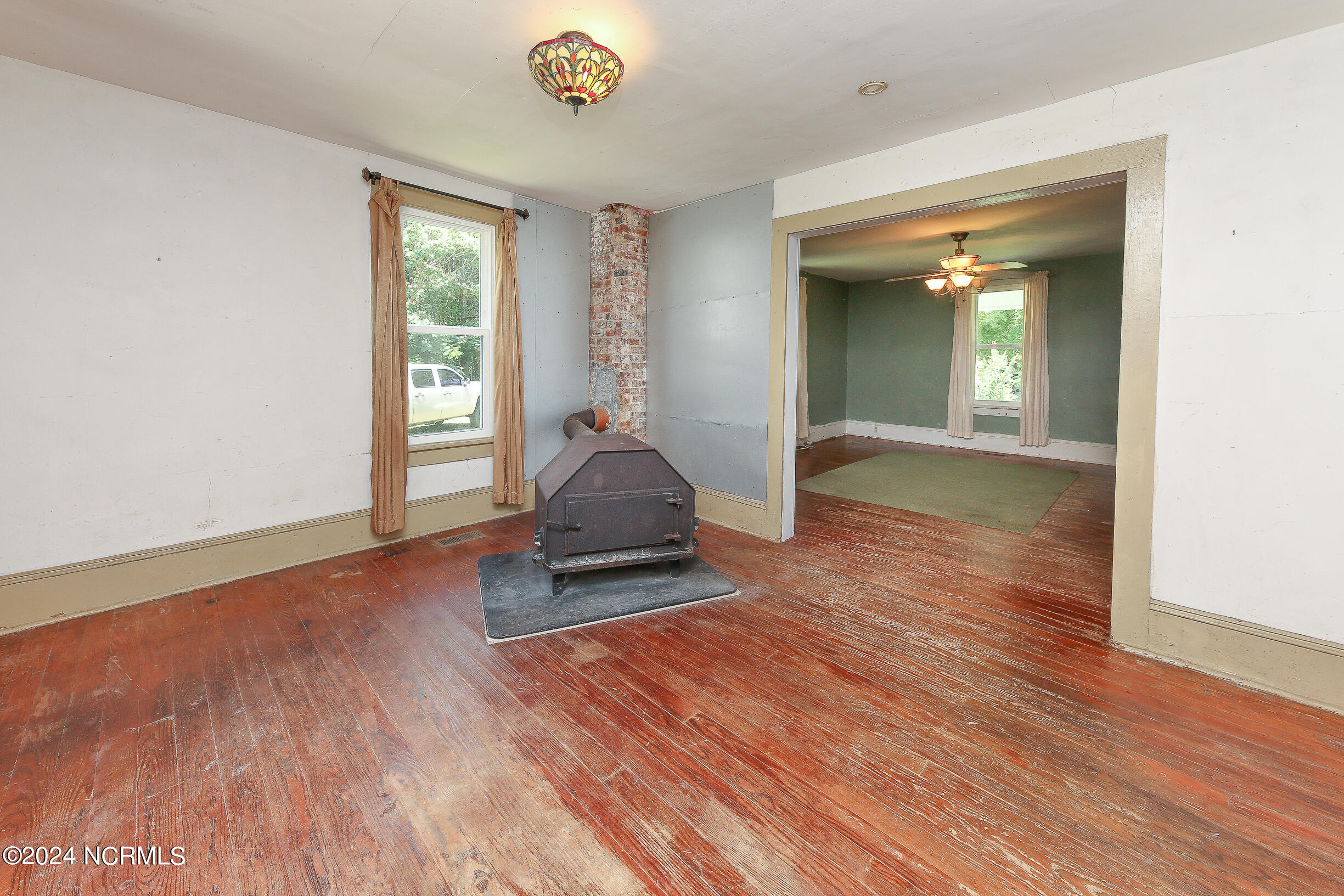 546 Medical Center Road Gates, NC 27937 - Photo 19 of 30 living room
