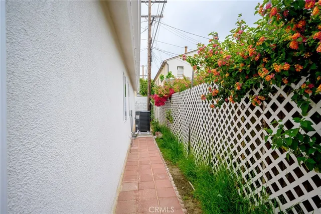 a view of a pathway of a white building