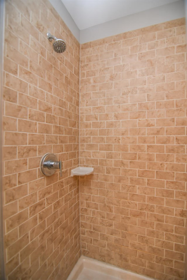 400 West North Street, Unit 830 Raleigh, NC 27603 - Photo 16 of 25 Master Shower
