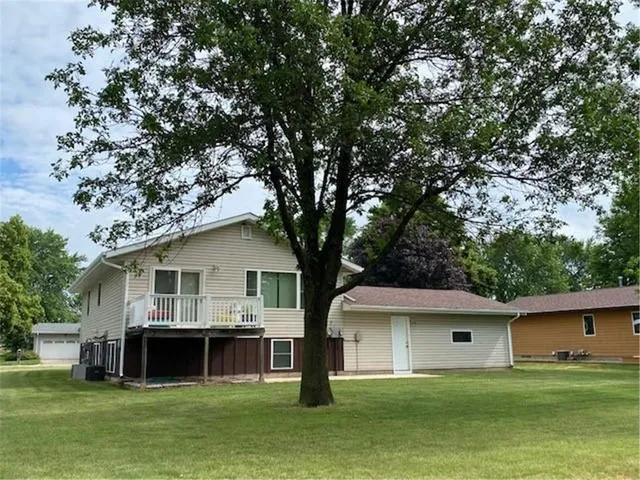 $850 | 2009 Great Bend Boulevard, Windom, MN 56101
