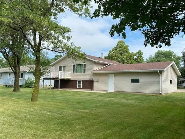 $850 | 2009 Great Bend Boulevard, Windom, MN 56101