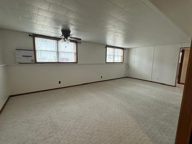 $850 | 2009 Great Bend Boulevard, Windom, MN 56101