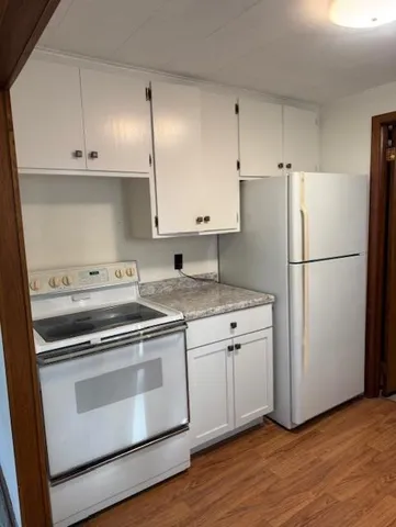 $850 | 2009 Great Bend Boulevard, Windom, MN 56101