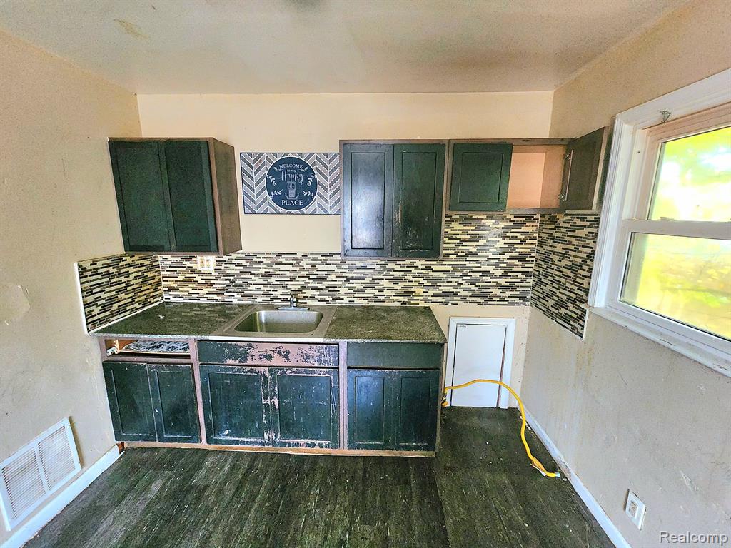 12823 Riad Street Detroit, MI 48224 - Photo 5 of 20