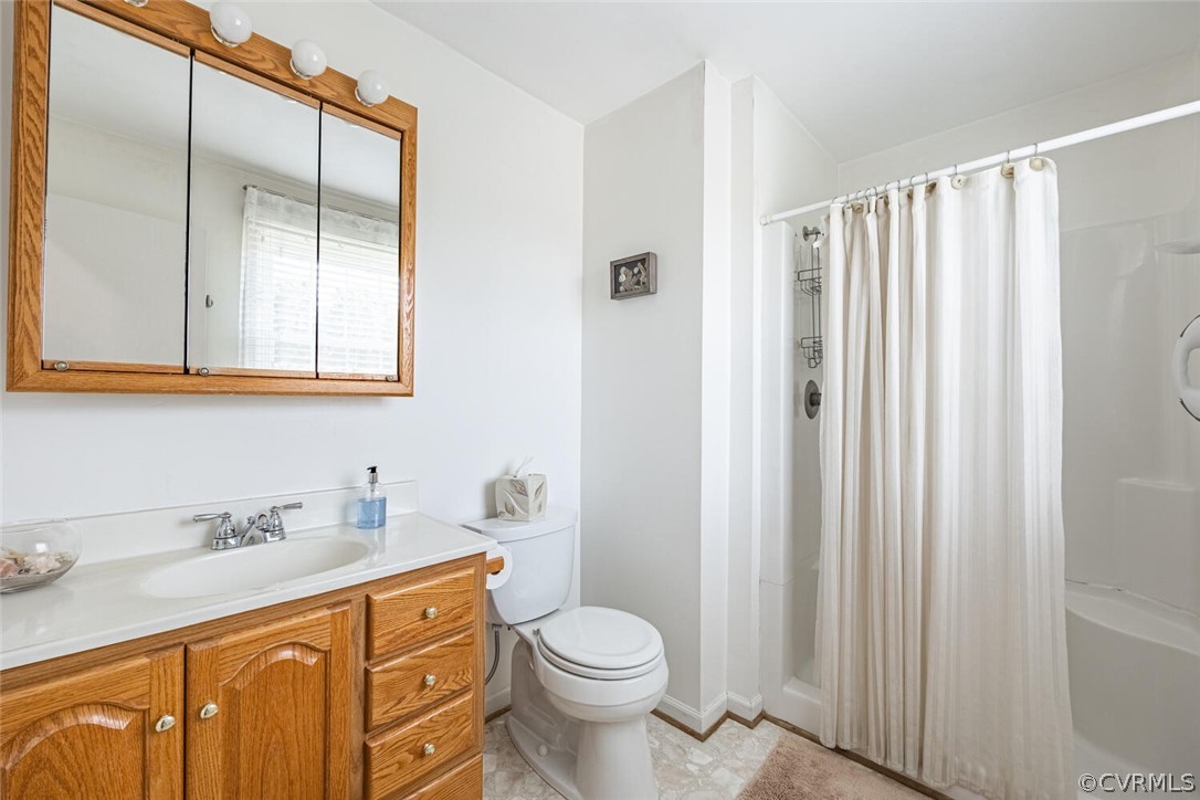 1206 Wellington Road Colonial Heights, VA 23834 - Photo 33 of 40 Primary Bathroom
