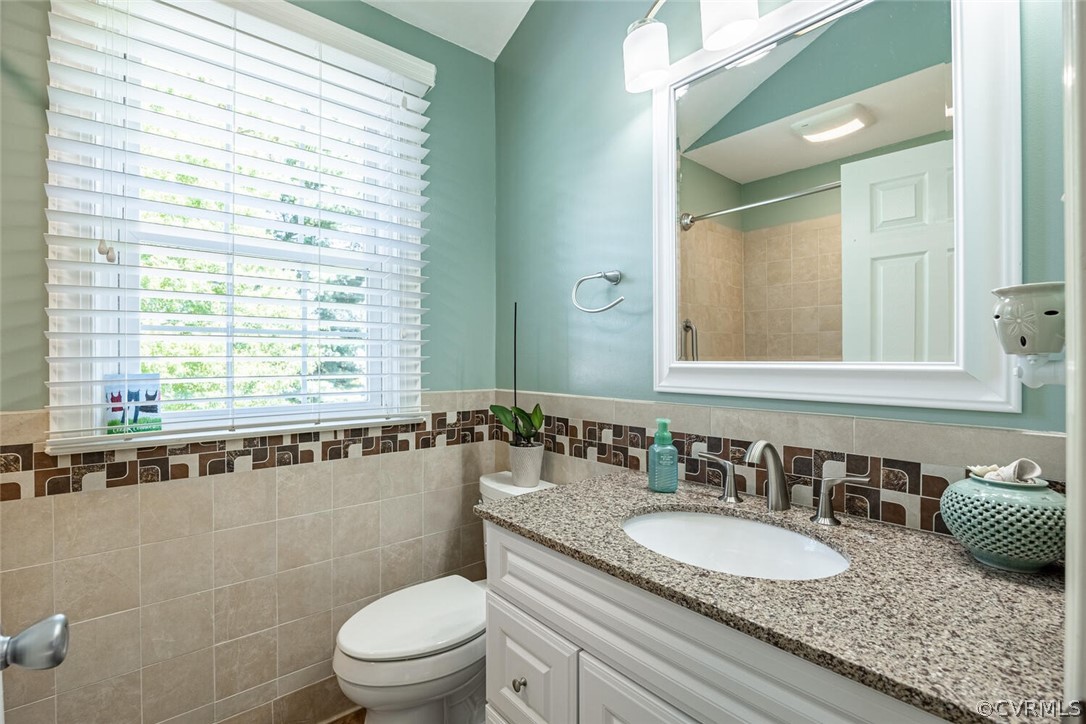 1206 Wellington Road Colonial Heights, VA 23834 - Photo 35 of 40 Hall bathroom on 2nd floor