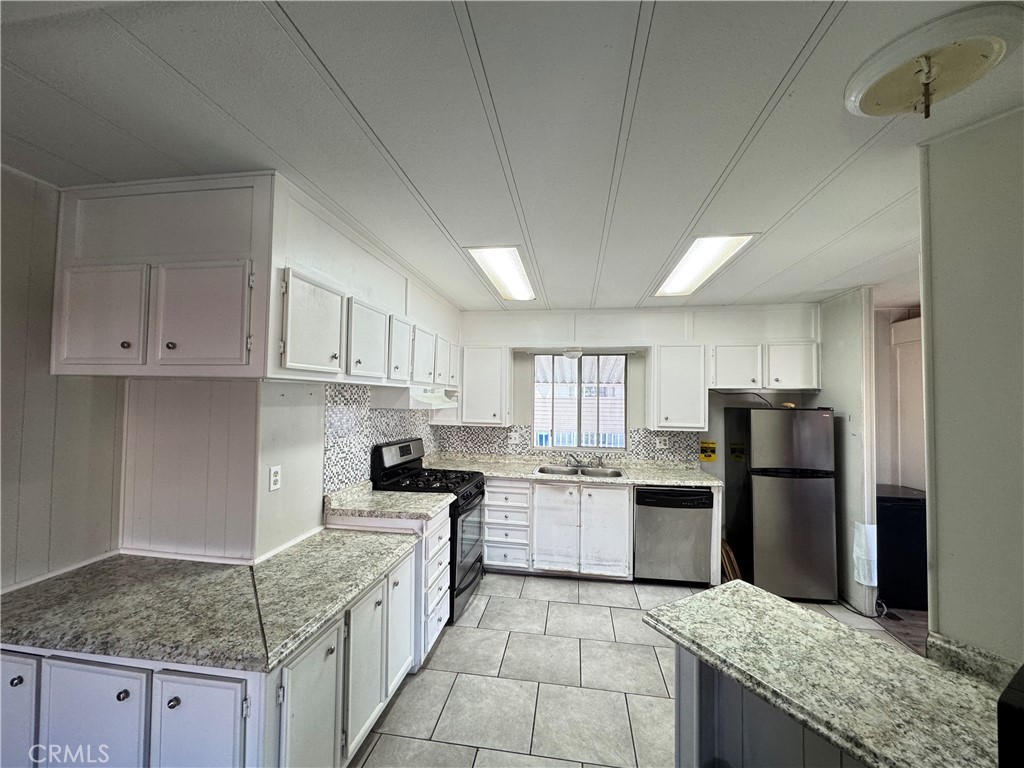 9800 Base Line Road, Unit 76 Rancho Cucamonga, CA 91701 - Photo 8 of 20 a kitchen with stainless steel appliances granite countertop a sink stove and refrigerator