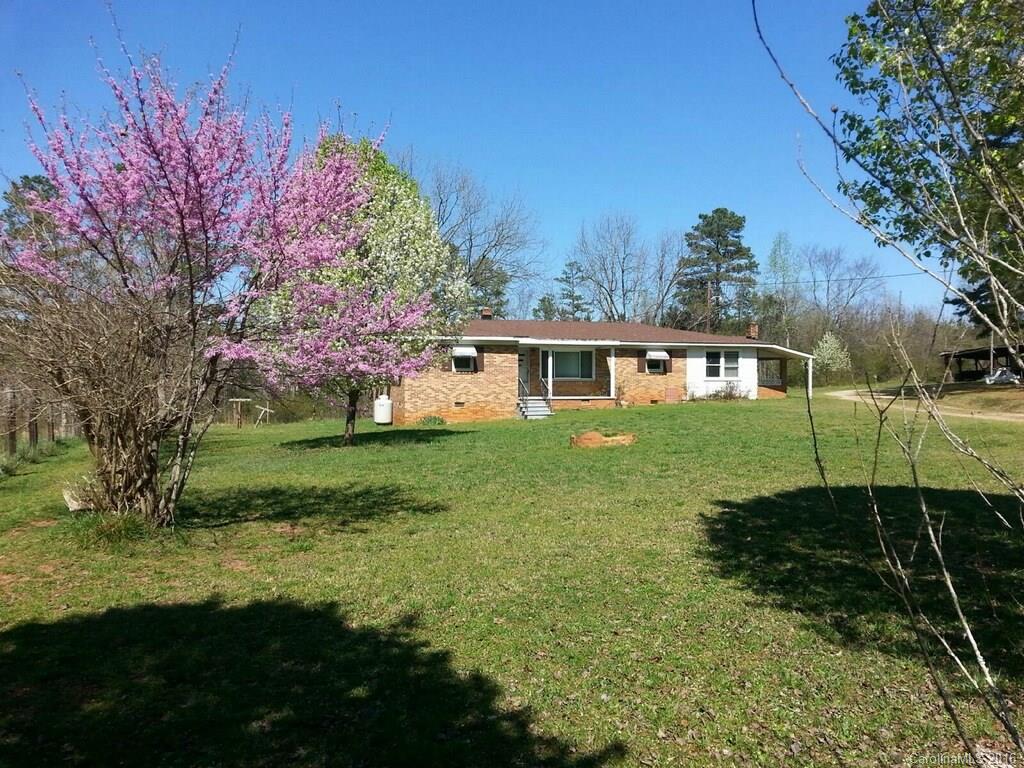 4869 Cabal Road Sharon, SC 29742 - Photo 4 of 5 a backyard of a house with lots of green space
