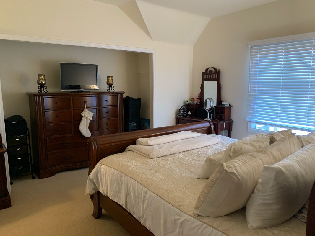 651235a Opelo Road, Unit 5 Kamuela, HI 96743 - Photo 4 of 5 a bedroom with a bed and a flat tv screen