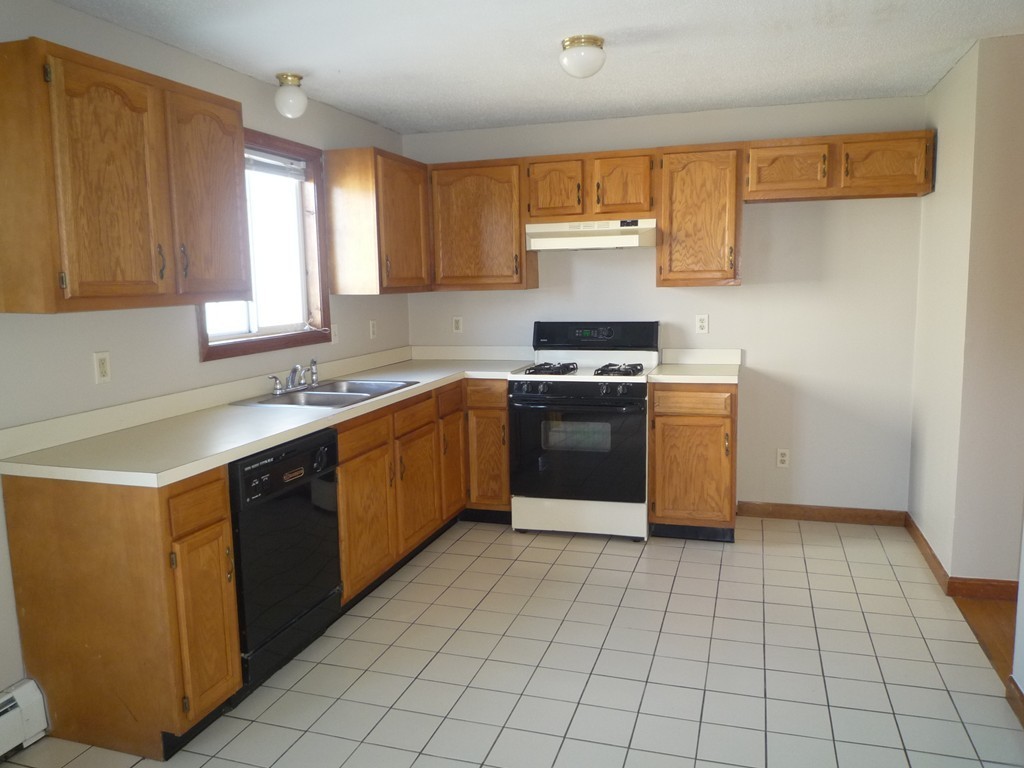866 Cambridge Street Fall River, MA 02721 - Photo 2 of 21