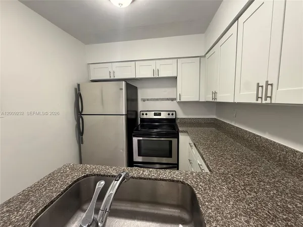$2,000 | 15687 Southwest 85th Terrace, Unit 233, Miami, FL 33193
