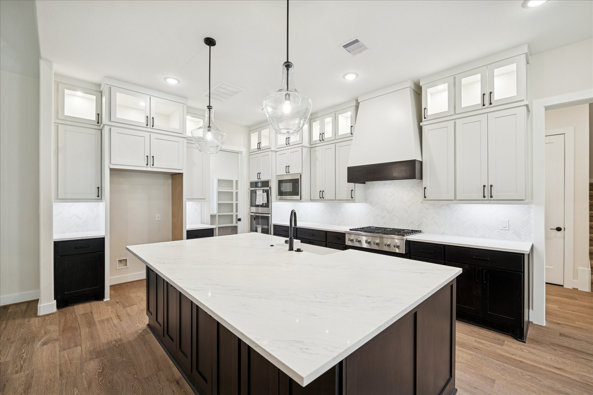 104 Dawn Court Huntsville, TX 77340 - Photo 14 of 37 a kitchen with kitchen island a sink a stove and refrigerator