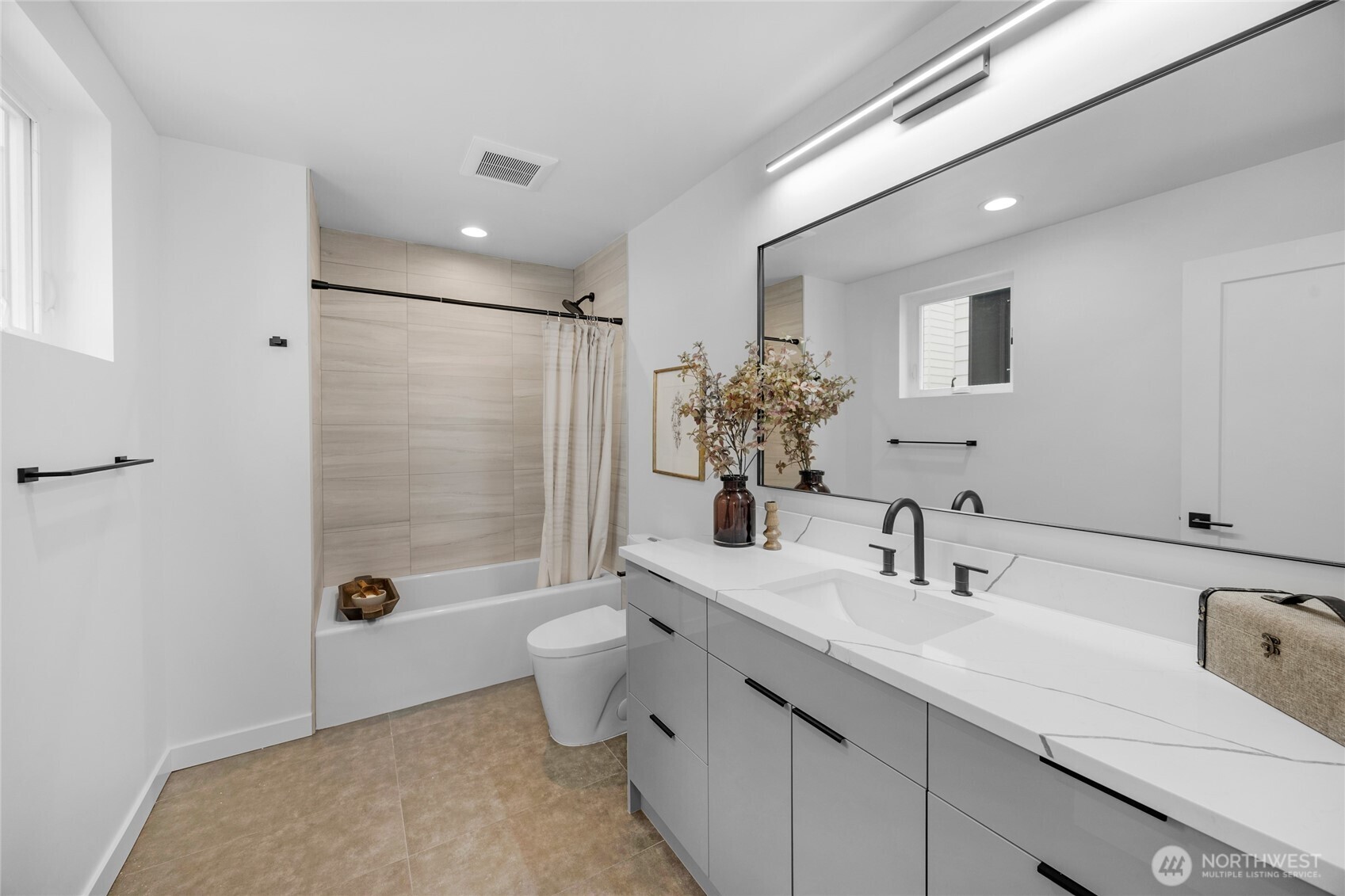 922 16th Avenue, Unit A Seattle, WA 98122 - Photo 16 of 29