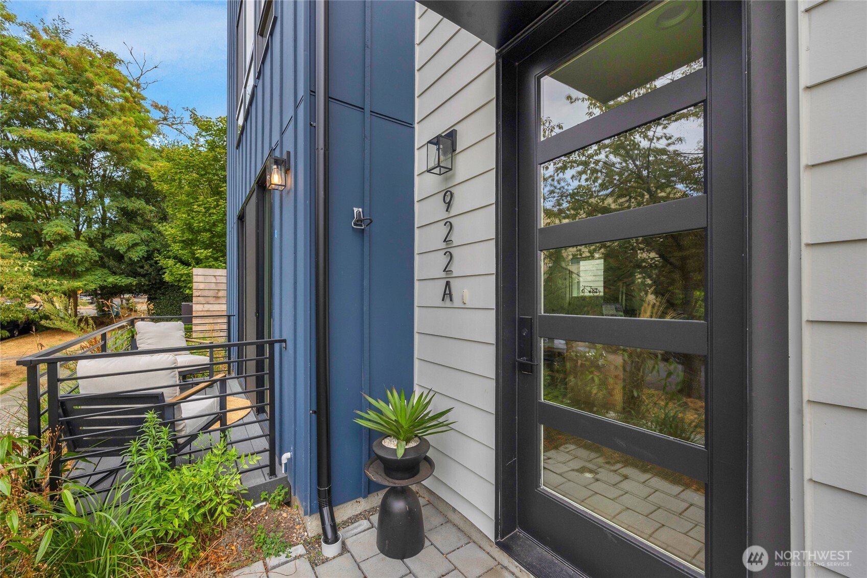 922 16th Avenue, Unit A Seattle, WA 98122 - Photo 4 of 29