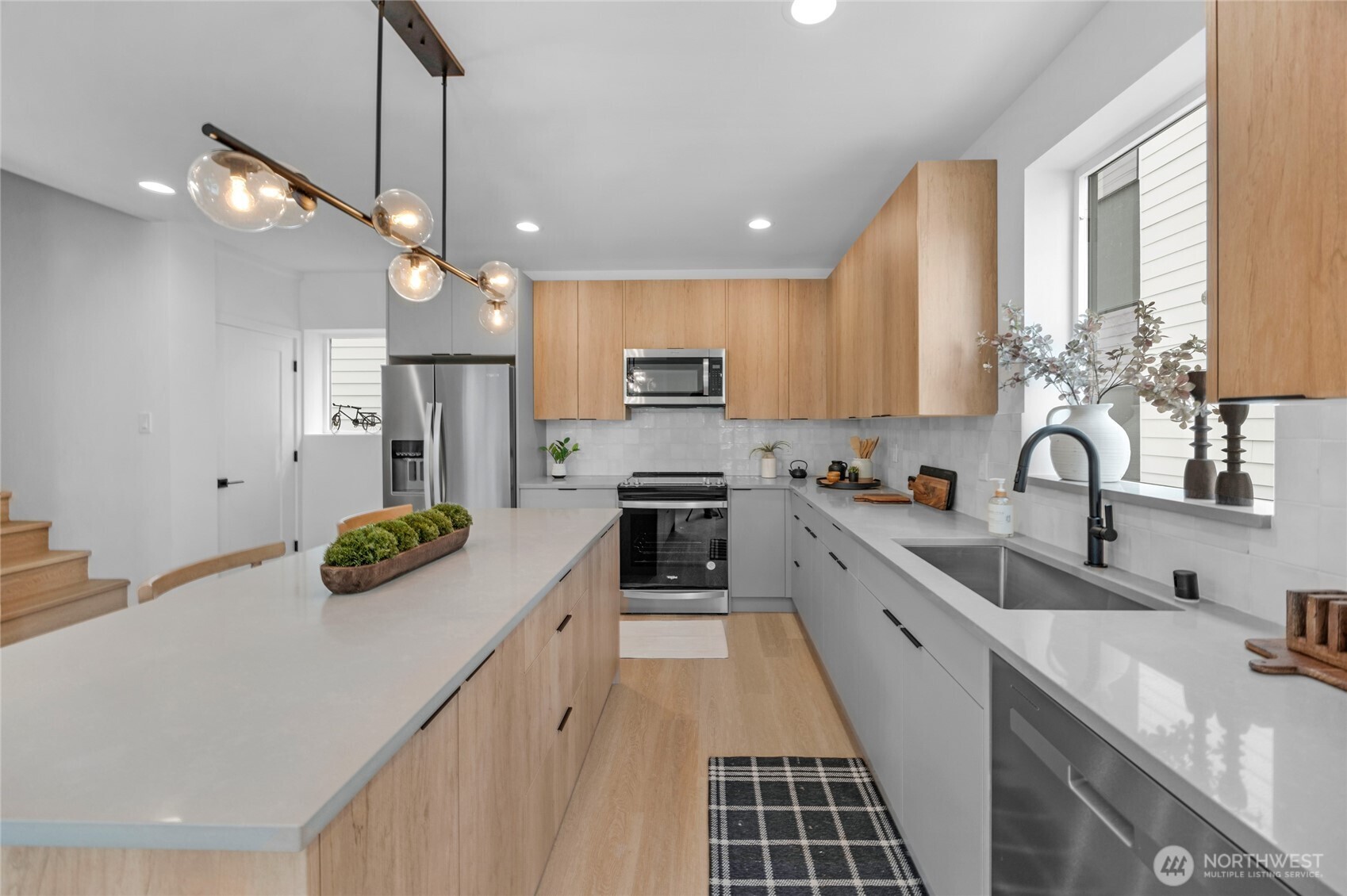 922 16th Avenue, Unit A Seattle, WA 98122 - Photo 7 of 29