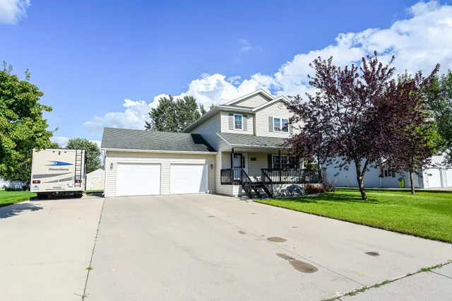 $305,000 | 1202 Somerset Drive, Thief River Falls, MN 56701