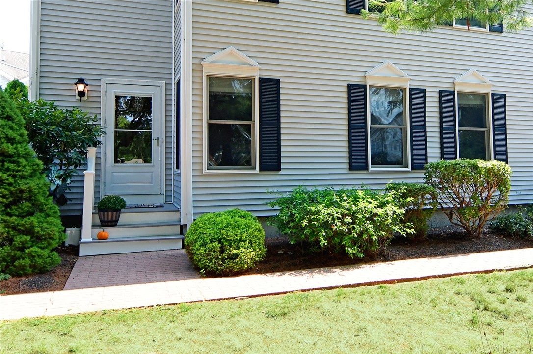 153 High Street, Unit 29 Westerly, RI 02891 - Photo 3 of 31