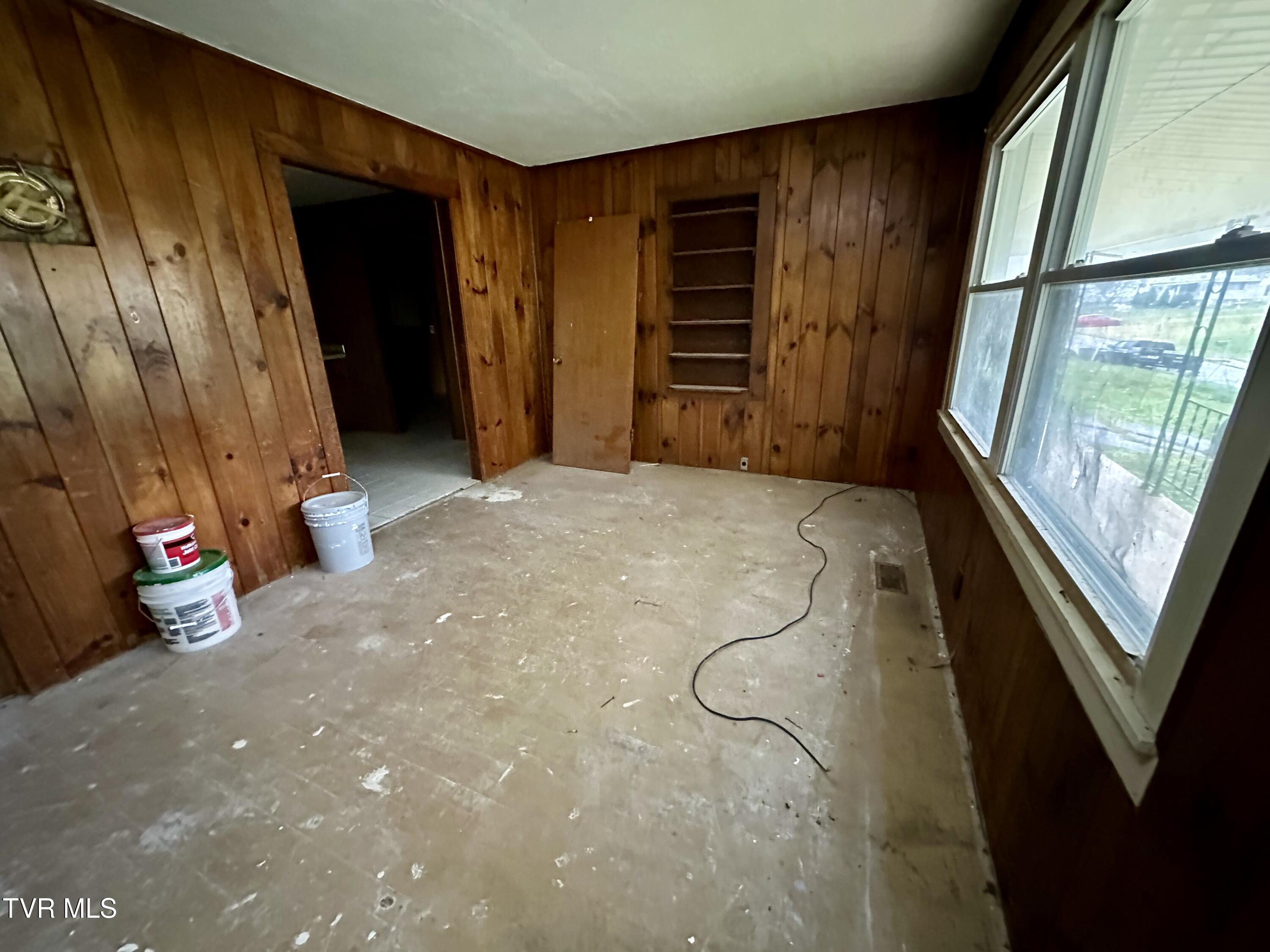 184 Hillcrest Road Bluff City, TN 37618 - Photo 3 of 18 3
