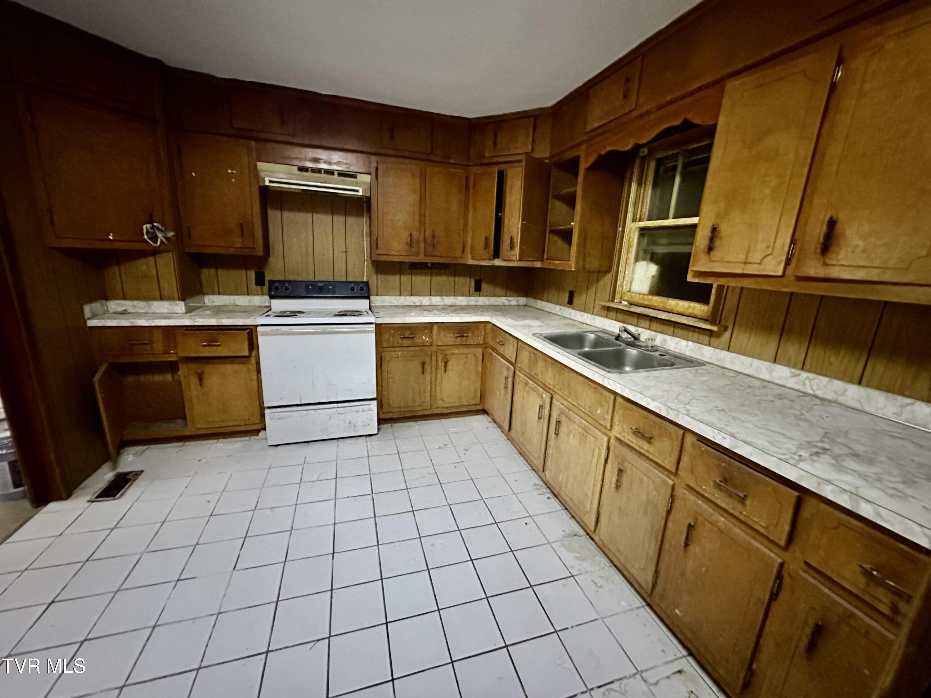 184 Hillcrest Road Bluff City, TN 37618 - Photo 5 of 18 5