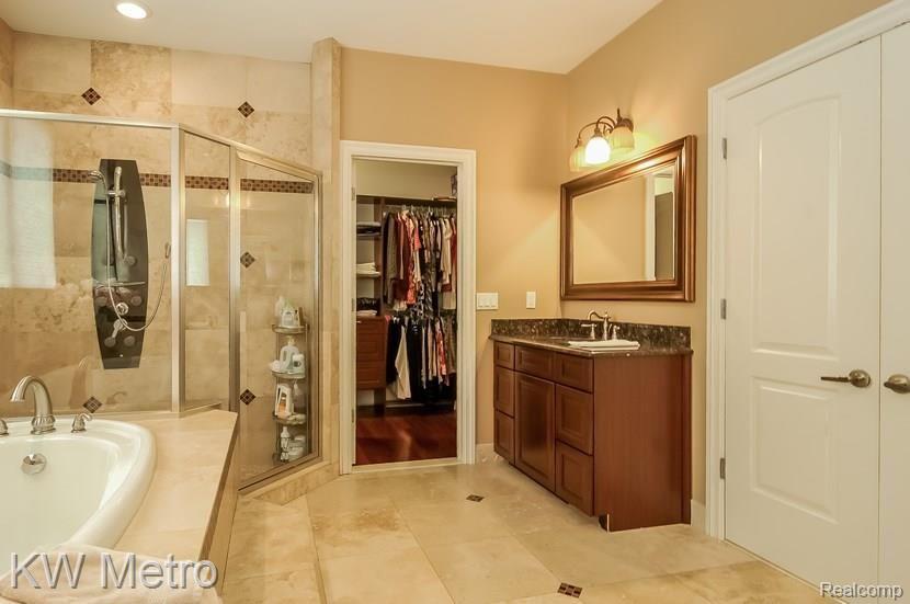 351 Shortridge Avenue Rochester, MI 48307 - Photo 14 of 46 014-Master_Bathroom-958386-mls.jpg