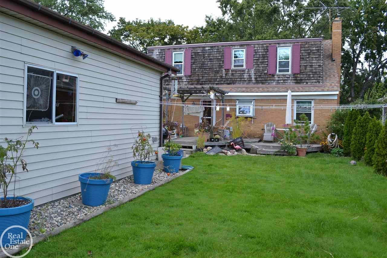 18316 Spring Court South Fraser, MI 48026 - Photo 25 of 29