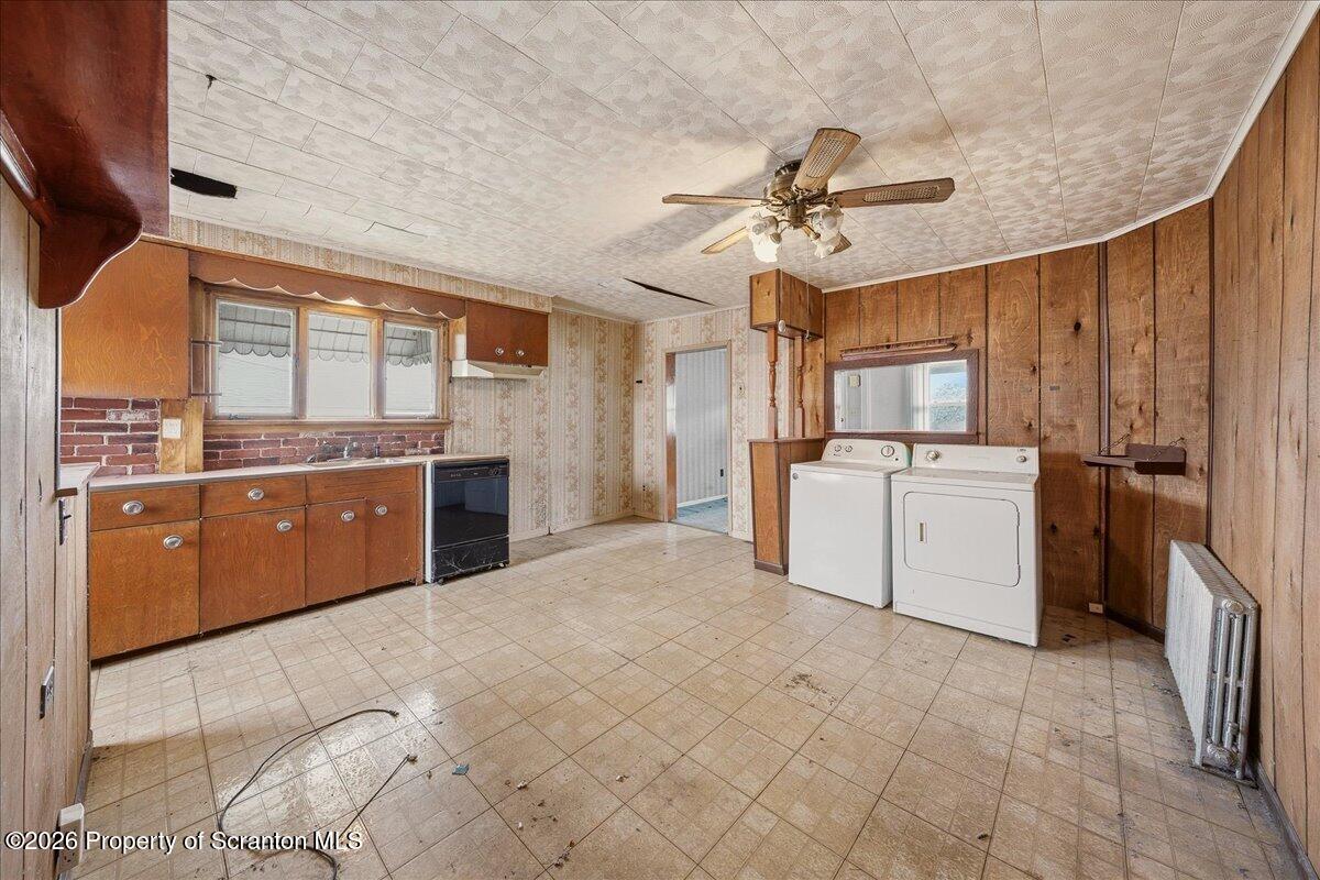 910-912 Hampton Street Scranton, PA 18504 - Photo 14 of 35 910- Kitchen