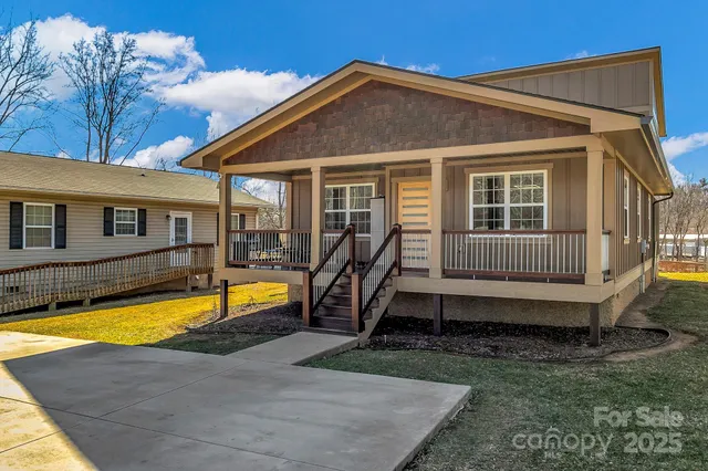 $525,000 | 215 East Oakview Road, Asheville, NC 28806