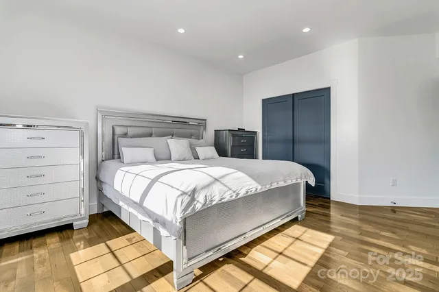 $525,000 | 215 East Oakview Road, Asheville, NC 28806