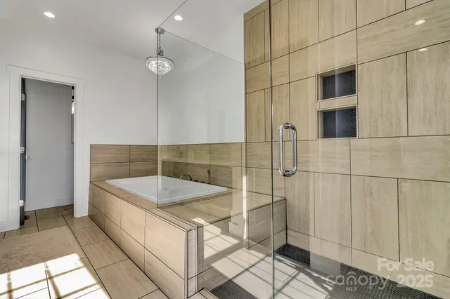 $525,000 | 215 East Oakview Road, Asheville, NC 28806