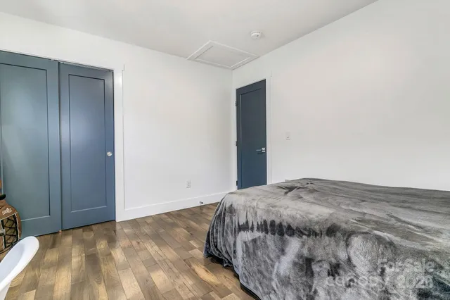 $525,000 | 215 East Oakview Road, Asheville, NC 28806