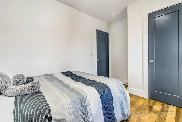 $525,000 | 215 East Oakview Road, Asheville, NC 28806