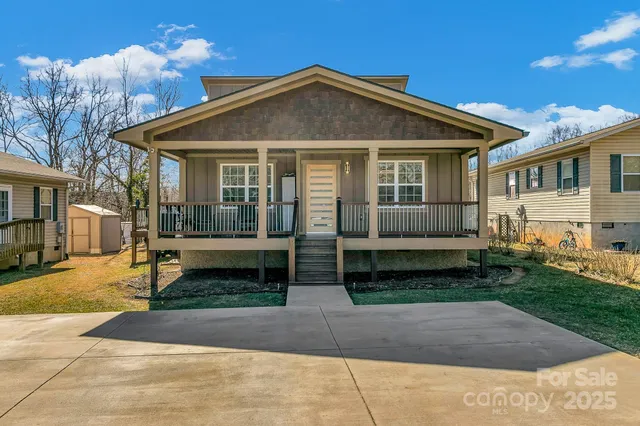 $525,000 | 215 East Oakview Road, Asheville, NC 28806