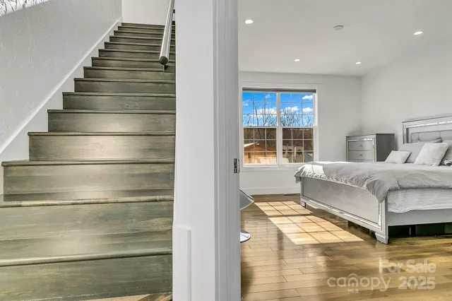 $525,000 | 215 East Oakview Road, Asheville, NC 28806