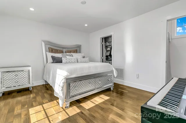 $525,000 | 215 East Oakview Road, Asheville, NC 28806