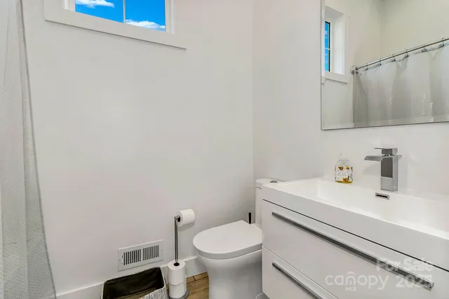 $525,000 | 215 East Oakview Road, Asheville, NC 28806