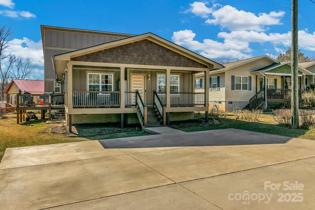 $525,000 | 215 East Oakview Road, Asheville, NC 28806